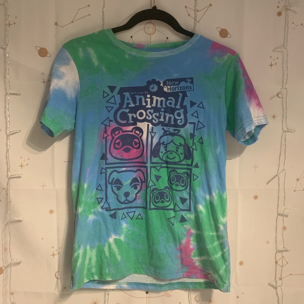 Super cute tye-dye Animal crossing shirt💚